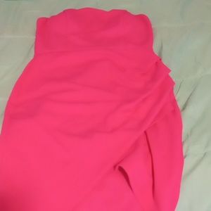 Beautiful dress. It is a luxury night club dress. Party dress. Fucksia.